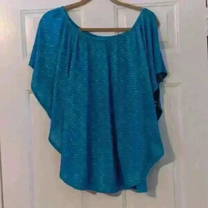NWT AGB two layer top w/peek a boo shoulder turquoise fun hides flaws summer‎